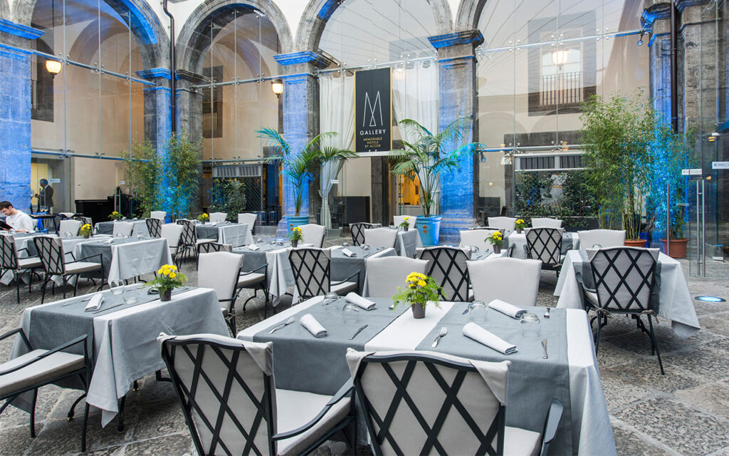 palazzo-caracciolo-ristorazione-nel-chiostro-2