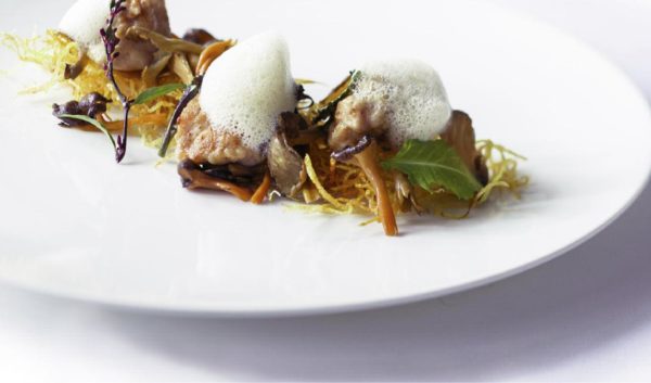 Finferli, paglia di patate e animelle di vitello