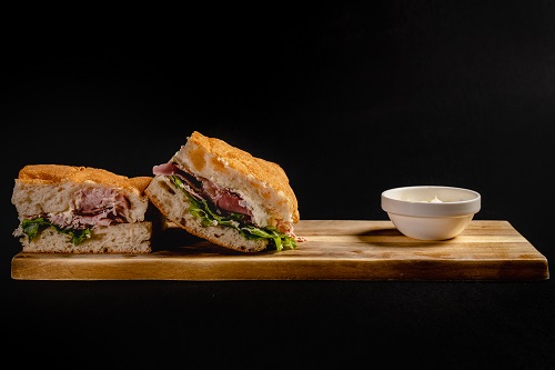 Tafuri, la carta delle margherite e la pizza all’ananas