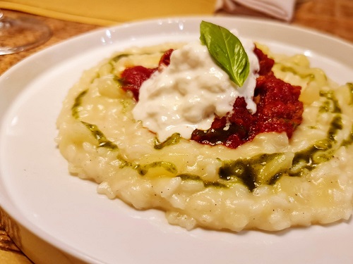 Napoli festeggia Dante con pizze e menu dedicati