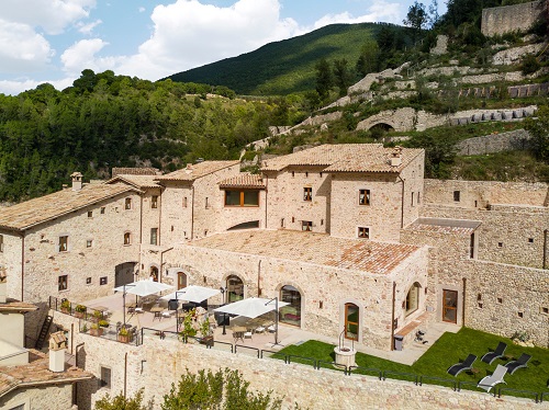 https://www.cucinaevini.it/torre-del-nera-albergo-diffuso-spa-in-umbria/