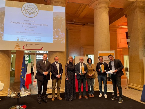 Otto vincitori (di cui due ex-aequo) nelle categorie in gara e tre menzioni speciali assegnati da una giuria di esperti.