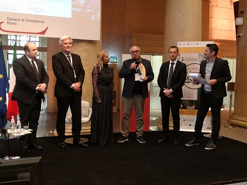 Otto vincitori (di cui due ex-aequo) nelle categorie in gara e tre menzioni speciali assegnati da una giuria di esperti.