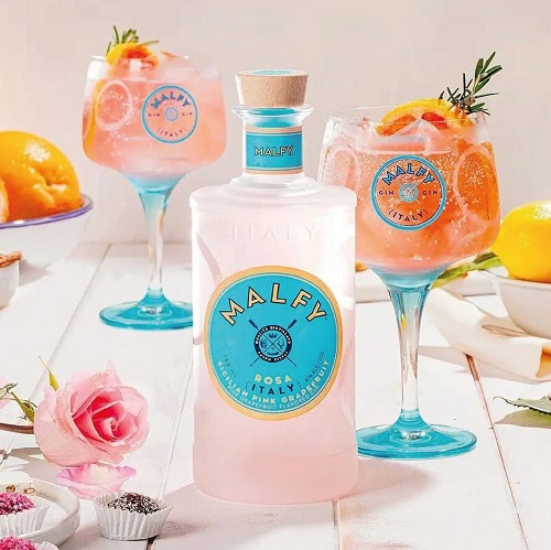 Come organizzare un aperitivo in riva al mare e abbinare il gin