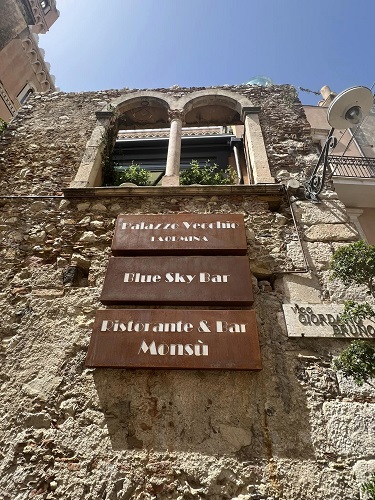 Il Blue Sky Bar di Taormina. Mixology vista Etna!