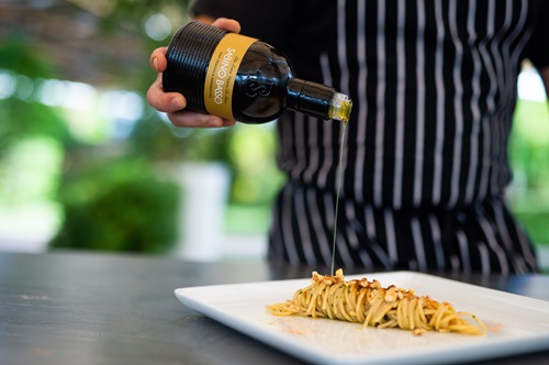 Spaghetti: aglio, olio, alici e noci