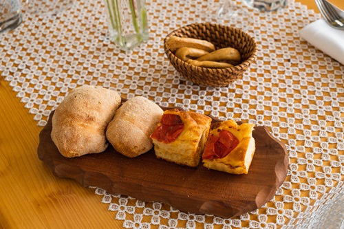 Pepe Nero a Bisceglie. Compie 10 anni e cambia pelle (ma non la pizza)