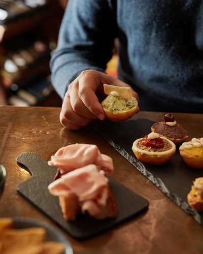 Pop e gourmet. La doppia anima di Achilli al Parlamento