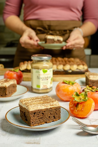 Torta di cachi e nocciolata bianca
