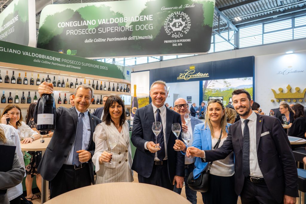 Vinitaly – Meloni e Lollobrigida brindano con il Conegliano Valdobbiadene Prosecco Superiore DOCG&nbsp;