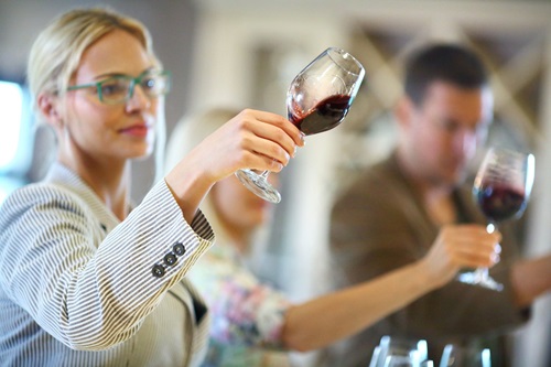 Vinitaly 2024 – Roberto Alimentare ci dice come degustare al meglio il vino.