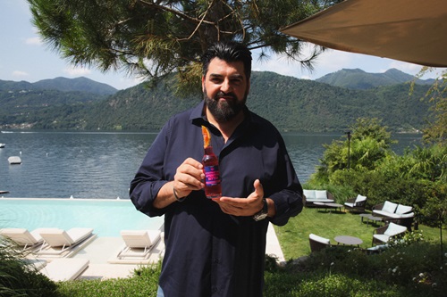 Uno dei giudici di Masterchef firma un nuovo aperitivo rosa