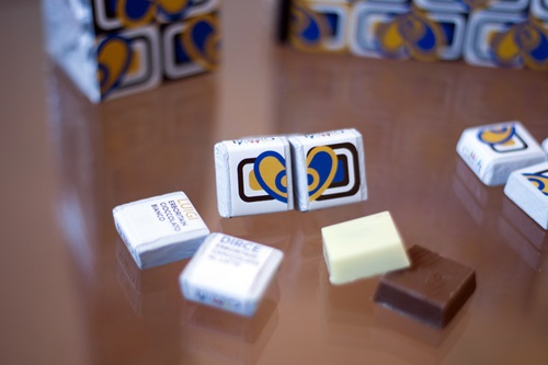 Al formaggio e vegani. Ecco i cioccolatini di una cioccolateria piemontese