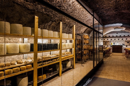 Apre Taste’accio. Cibo e arte nelle grotte del Monte dei Cocci