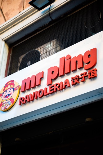 Un famoso tiktoker ha aperto una ravioleria cinese a Roma