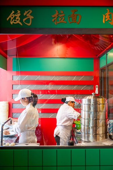 Un famoso tiktoker ha aperto una ravioleria cinese a Roma