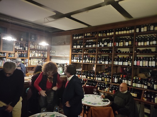 La storica enoteca di Via dei Serpenti compie 25 anni