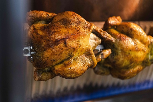 Pizza romana, pollo allo spiedo e comfort food. Il nuovo delivery della Capitale