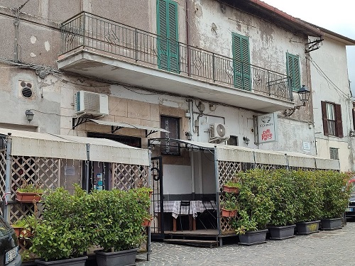 Da otto anni, a Magliano Romano, un verace locale a conduzione familiare, propone la sua cucina tradizionale e gustosa non priva di ricercatezza e interessante anche nel prezzo