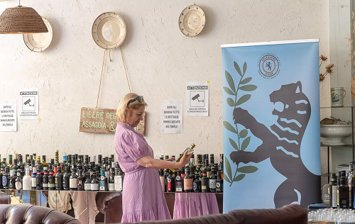 L&rsquo;olio prodotto dall&rsquo;azienda pugliese insignita da uno dei premi che seleziona i migliori extravergini italiani e stranieri