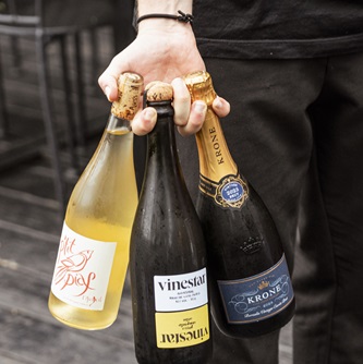 Cucina internazionale, drink e vini naturali sul Tevere