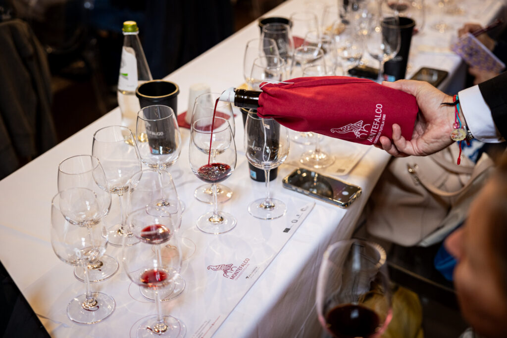 Montefalco 2025: l&rsquo;annata 2021 e l&rsquo;esperienza sensoriale