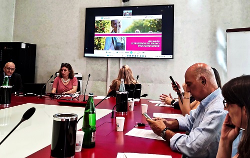 La definizione dei profili professionali: pi&ugrave; formazione certificata per accrescere la competenza nell&rsquo;accoglienza, in sinergia con il territorio