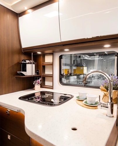 Lusso a sei ruote. Arriva il camper da 1 milione di euro!