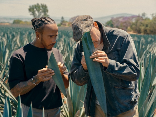 Un campione della Formula1 porta in Italia la tequila analcolica