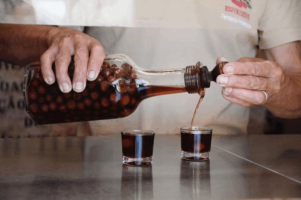 Viaggio a Lisbona sorseggiando la Ginjinha!