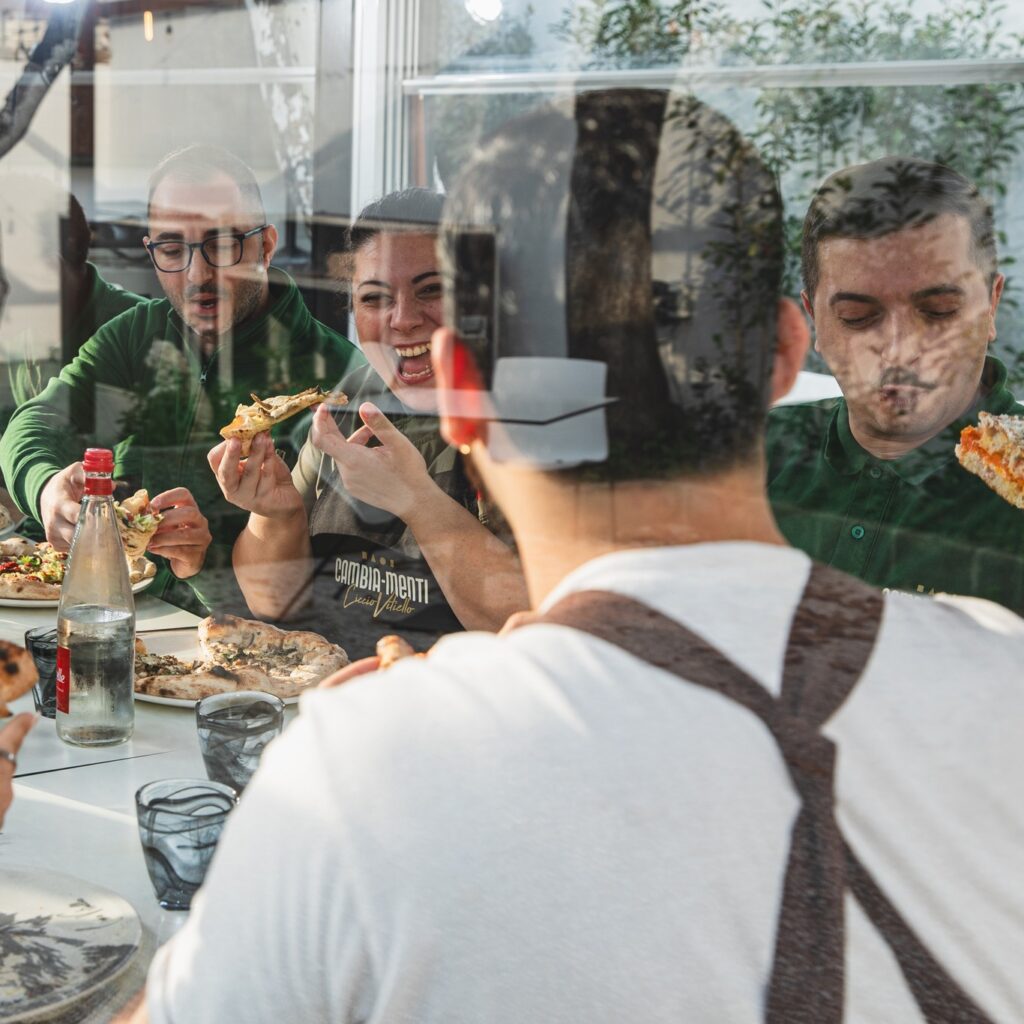 Pizza “mancanza di personale”, la provocazione di un pizzaiolo casertano