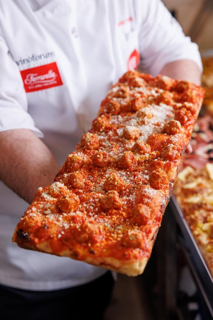 A Furio Camillo si trova una delle pizze al taglio più buone di Roma